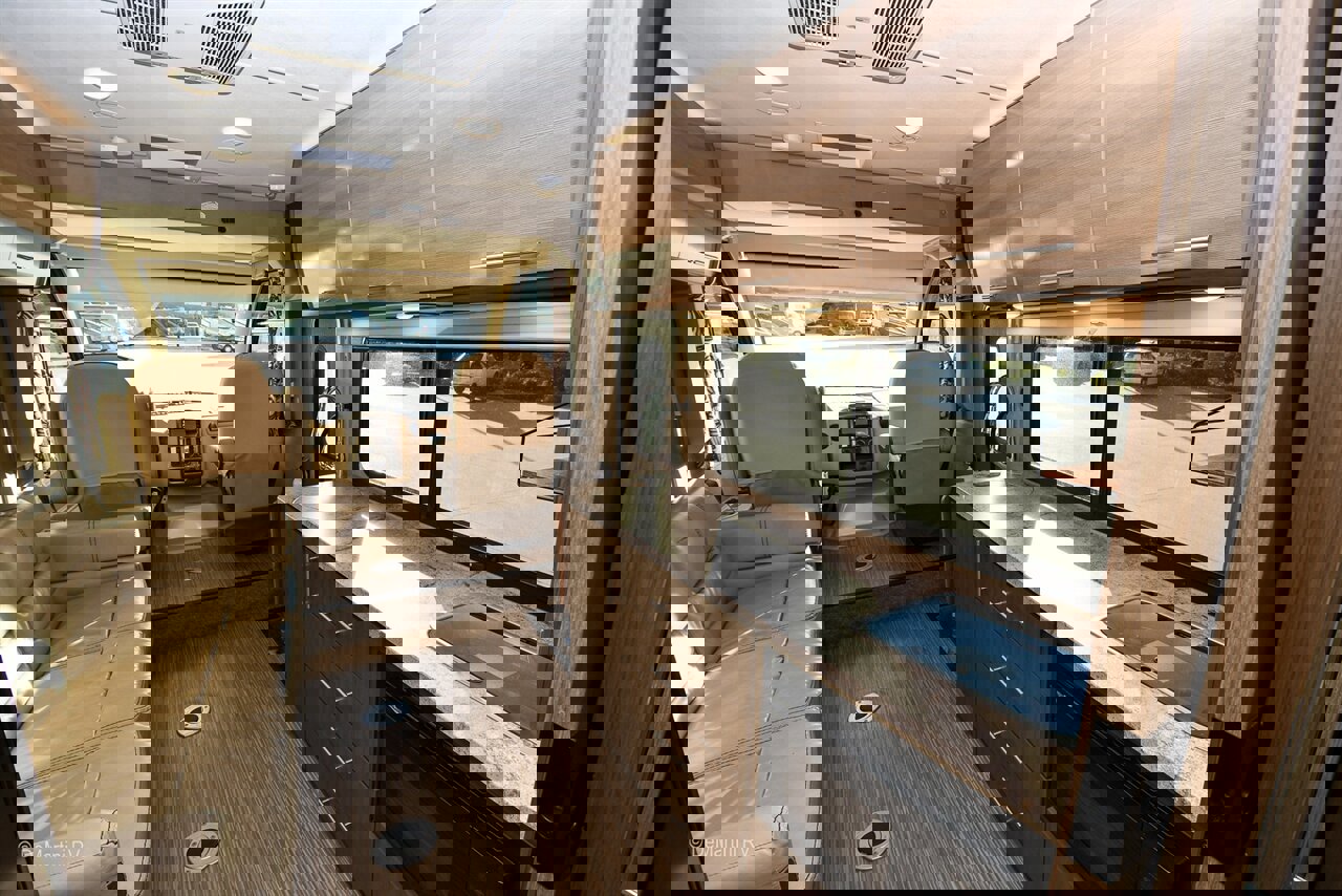 Used 2017 Ford E-450 and Econoline 450 Super Duty w/ A/C Prep Package RWD image 8