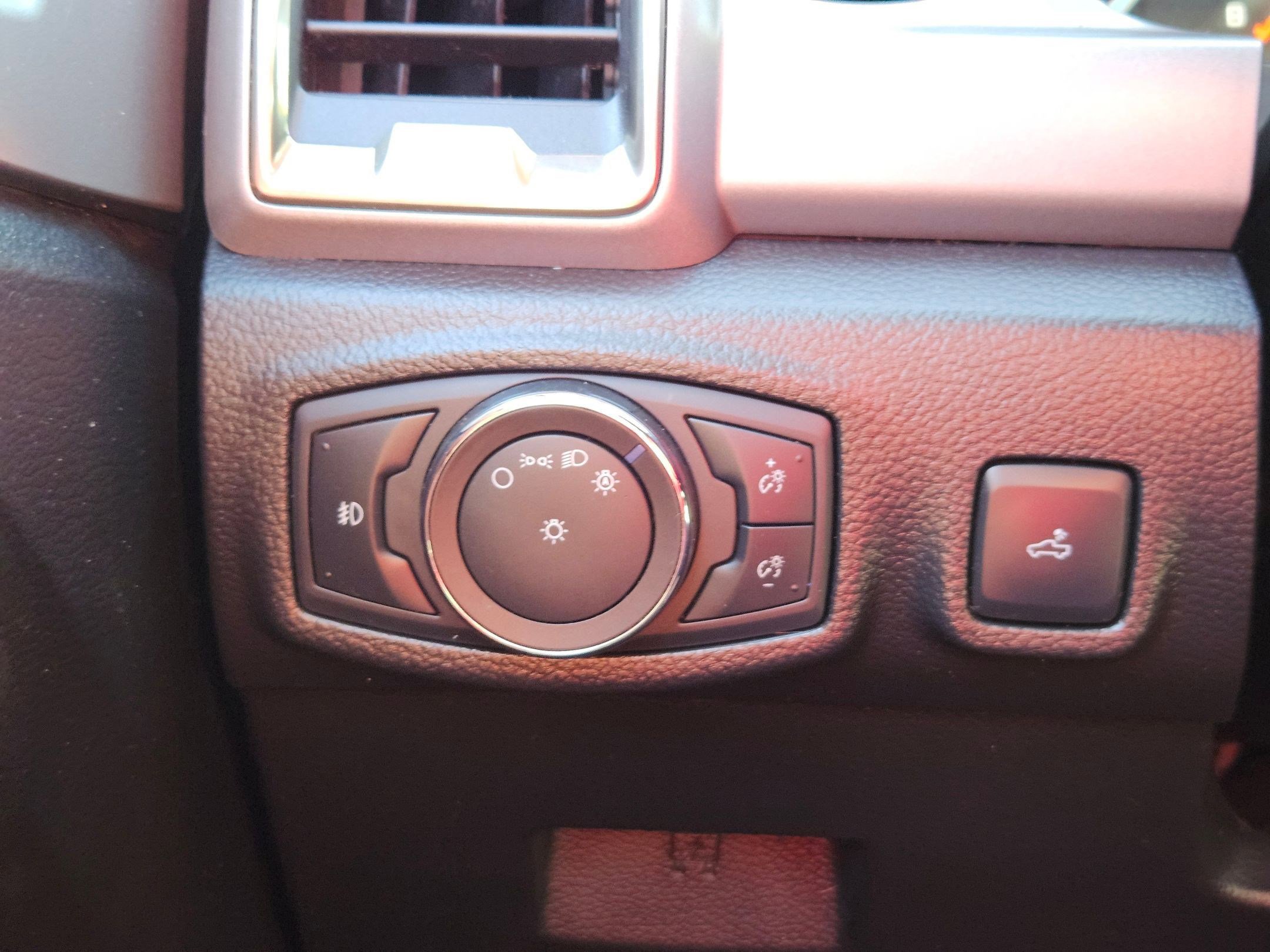 Used 2019 Ford Ranger XLT w/ Equipment Group 302A Luxury image 16