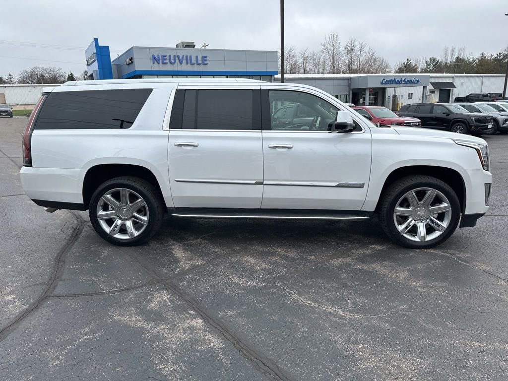 Used 2016 Cadillac Escalade ESV Luxury image 2