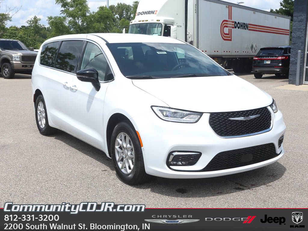 New 2025 Chrysler Pacifica Select