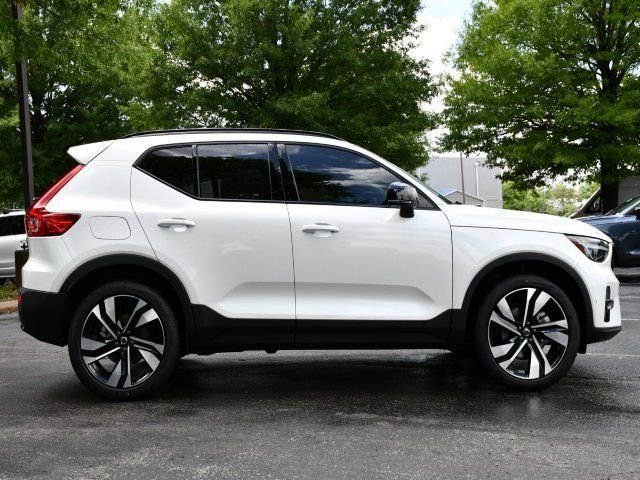 Used 2025 Volvo XC40 B5 Plus w/ Protection Package Premier AWD/4WD image 8