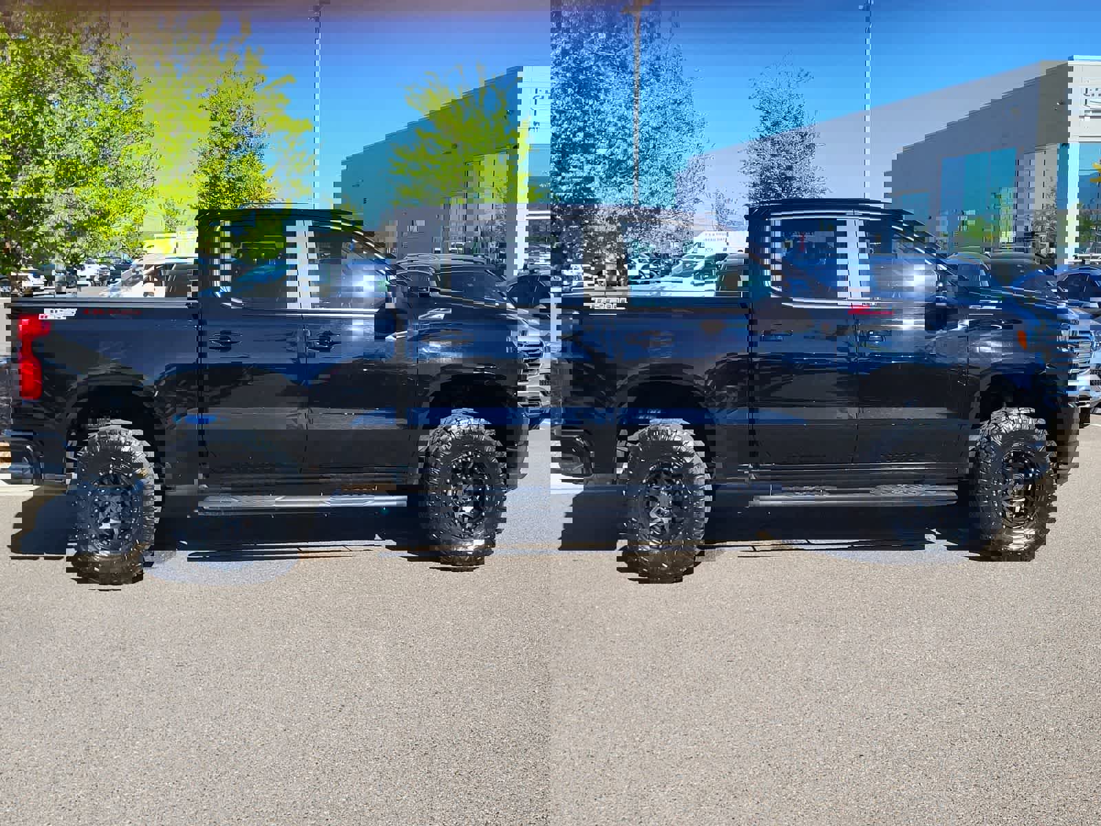 Used 2021 Chevrolet Silverado 1500 LT Trail Boss w/ Convenience Package II image 4