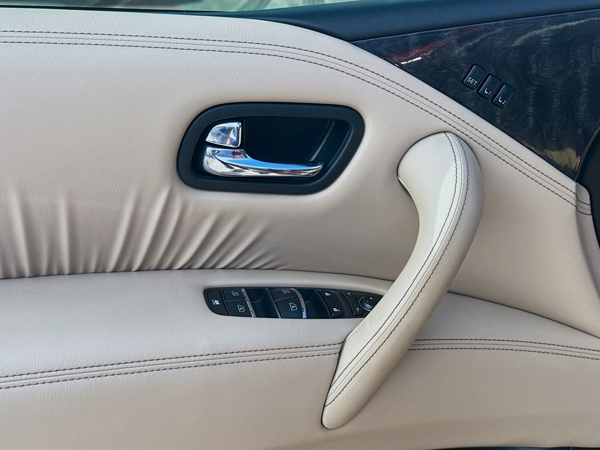 Used 2023 Nissan Armada Platinum w/ Cargo Package image 17