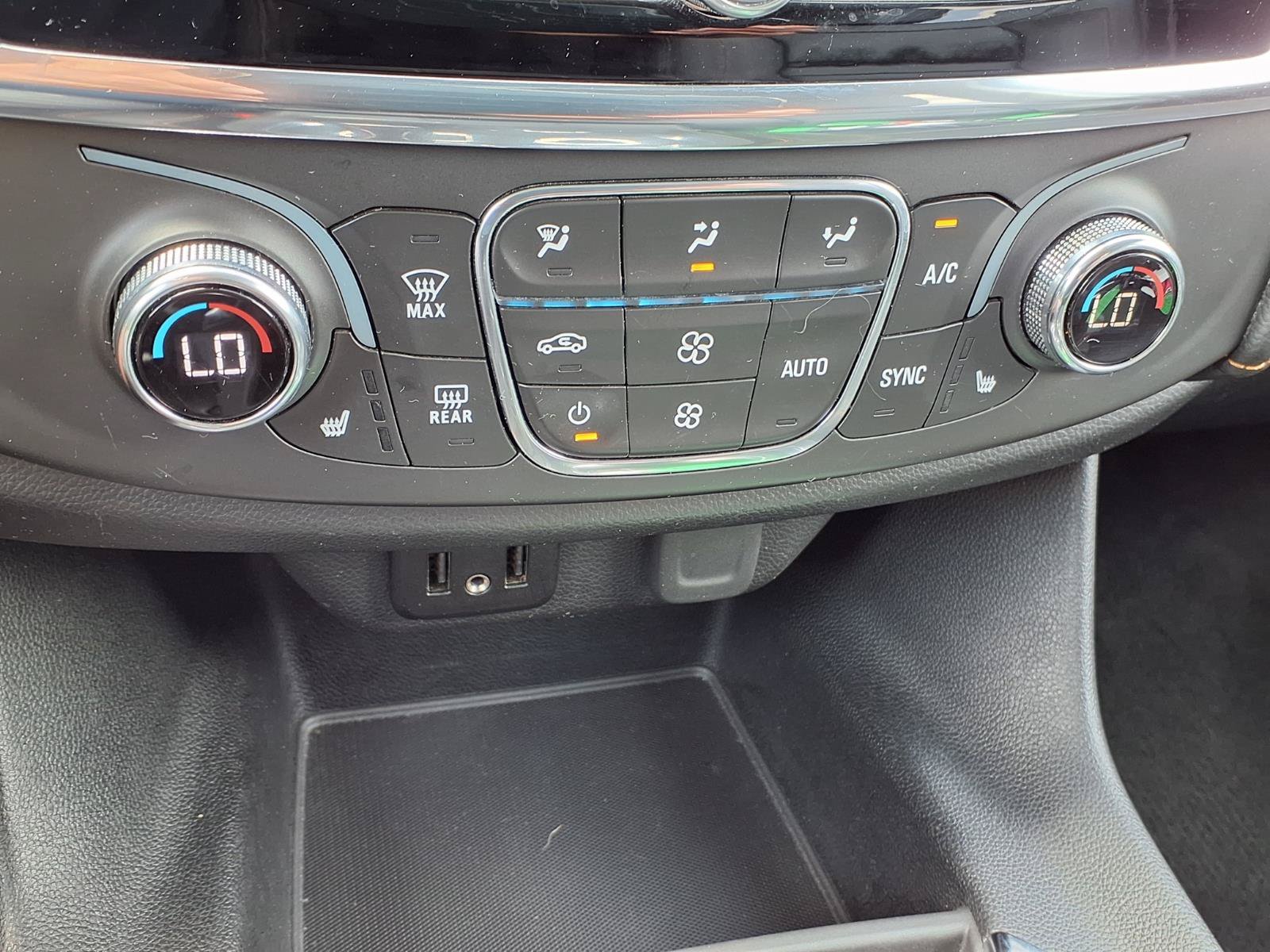 Used 2021 Chevrolet Traverse LT FWD image 8