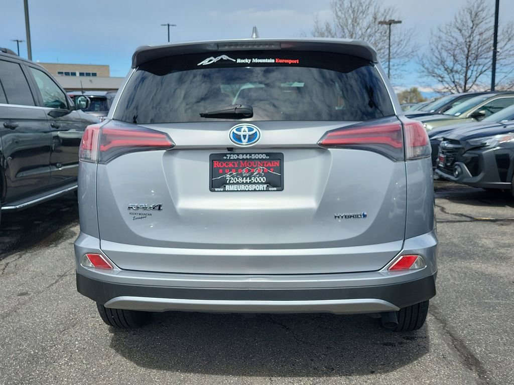 Used 2018 Toyota RAV4 LE w/ Carpet Mat Package AWD/4WD image 4