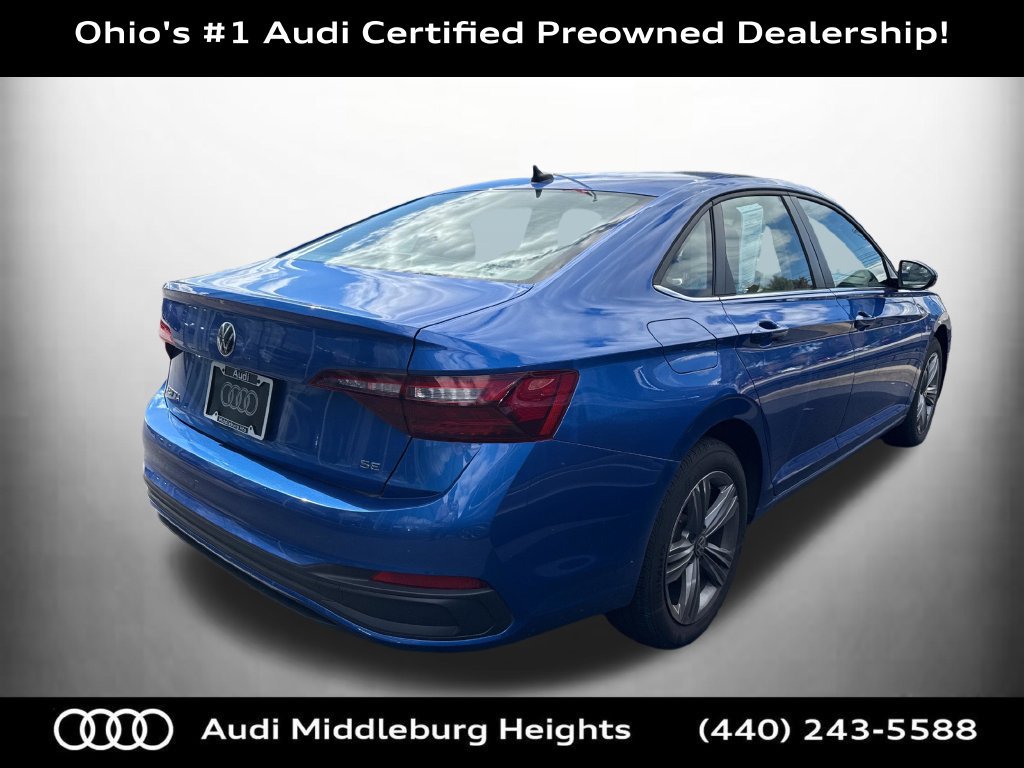 Used 2024 Volkswagen Jetta SE w/ Panoramic Sunroof Package FWD image 7