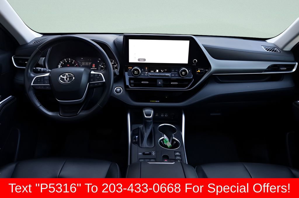 Used 2023 Toyota Highlander XLE AWD/4WD image 33