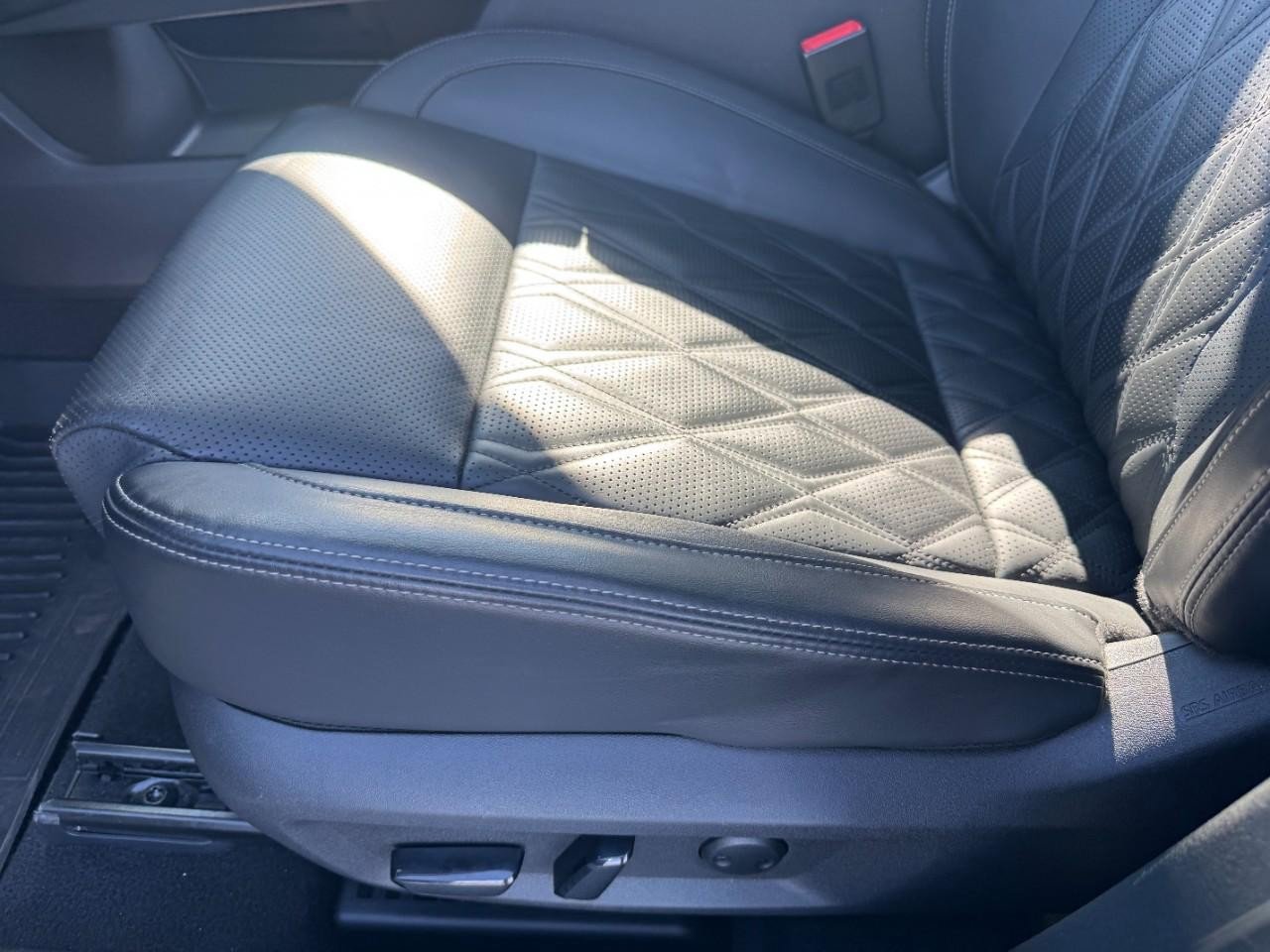 Used 2023 Nissan Rogue Platinum w/ Platinum Premium Package image 17