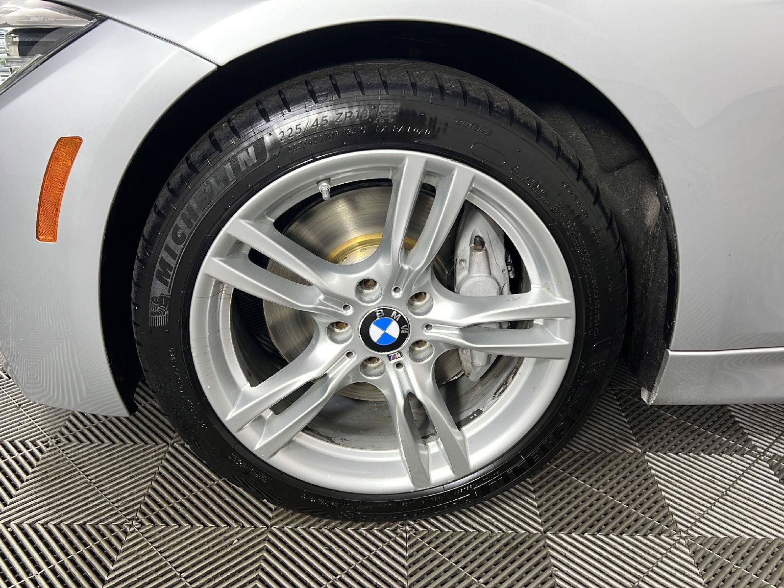 Used 2017 BMW 330i xDrive Sedan AWD/4WD image 14