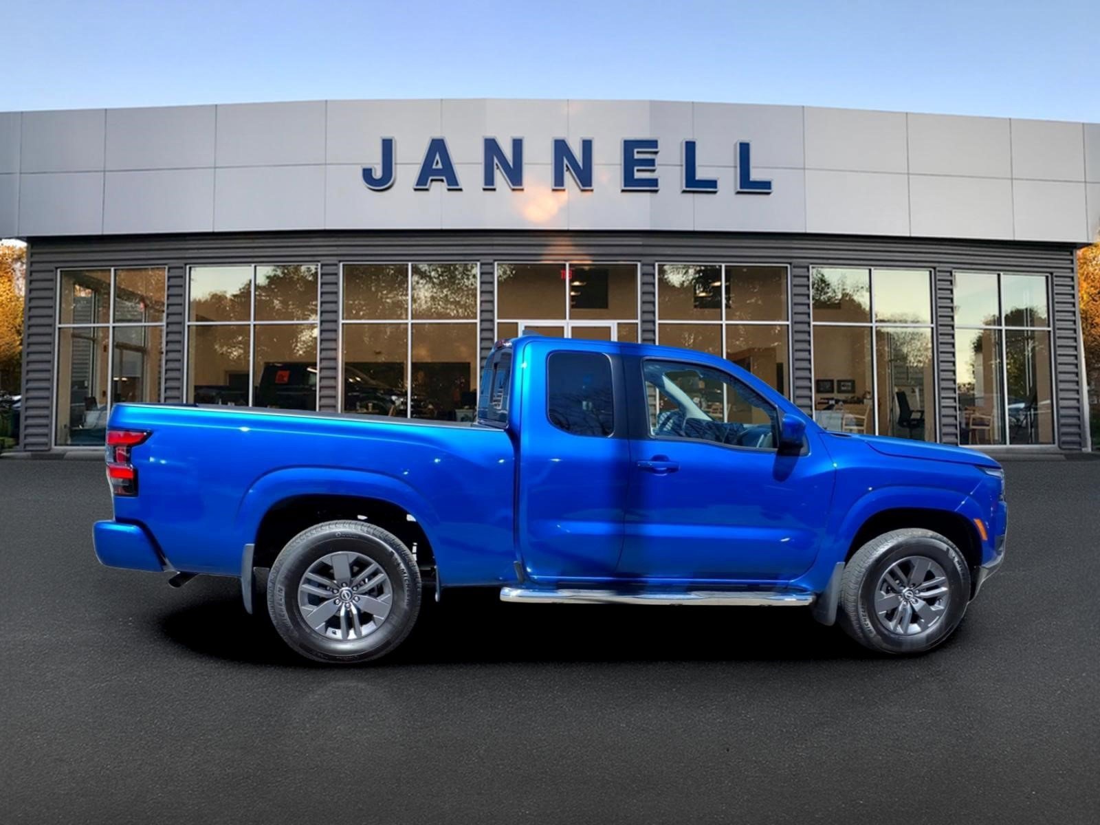 Used 2025 Nissan Frontier SV w/ SV Convenience Package image 8