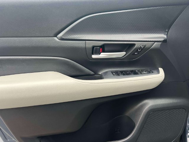 Certified 2025 Toyota Grand Highlander AWD Hybrid image 22