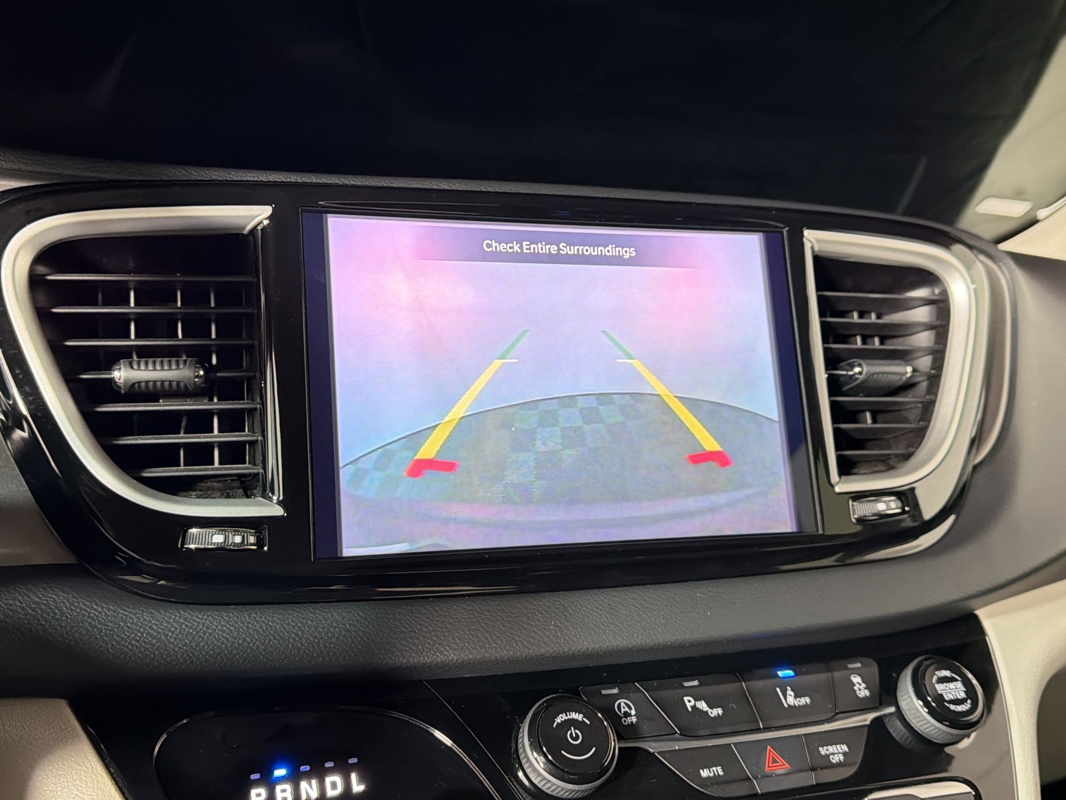 Used 2023 Chrysler Pacifica Touring-L FWD image 23