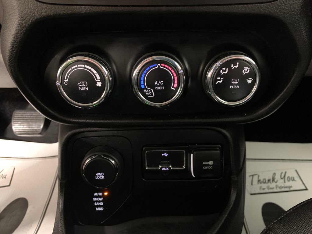 Used 2017 Jeep Renegade Latitude image 8