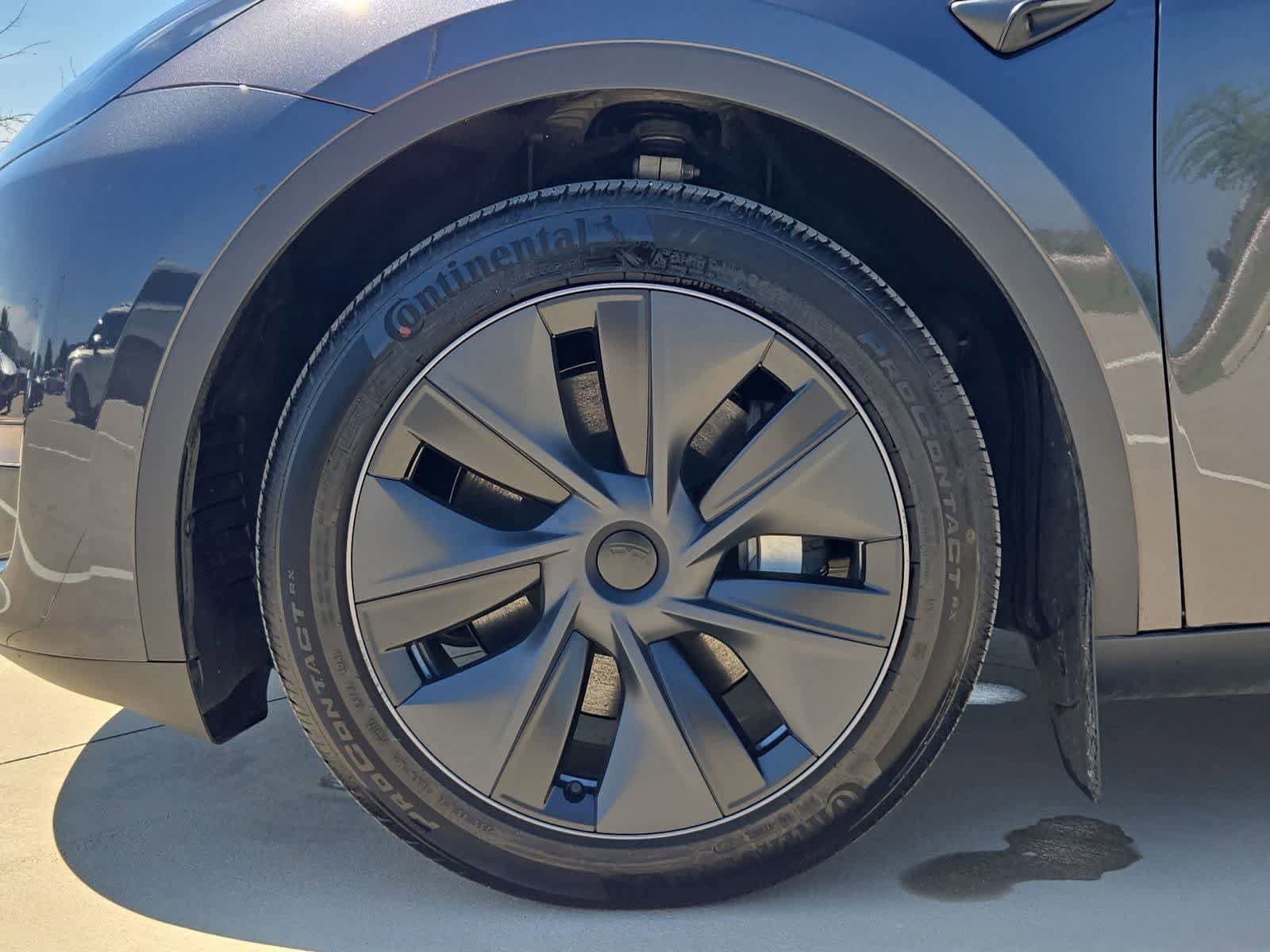 Used 2025 Tesla Model Y Long Range AWD/4WD image 12