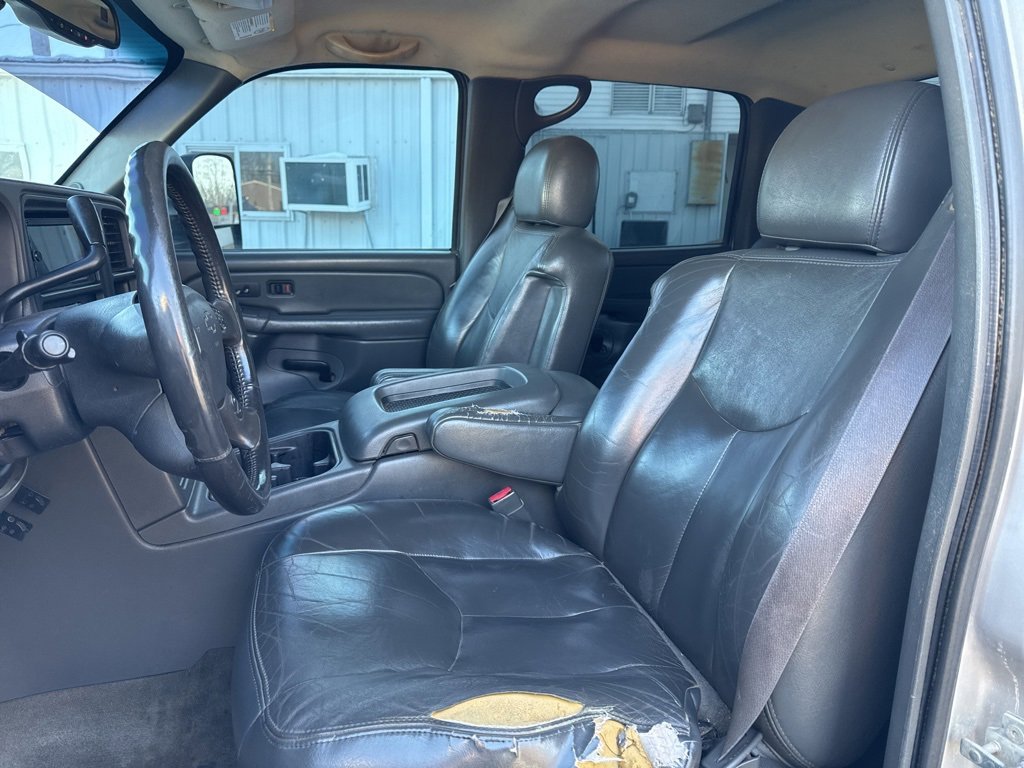 Used 2004 Chevrolet Silverado 2500 LT w/ Heavy-Duty Power Package image 21