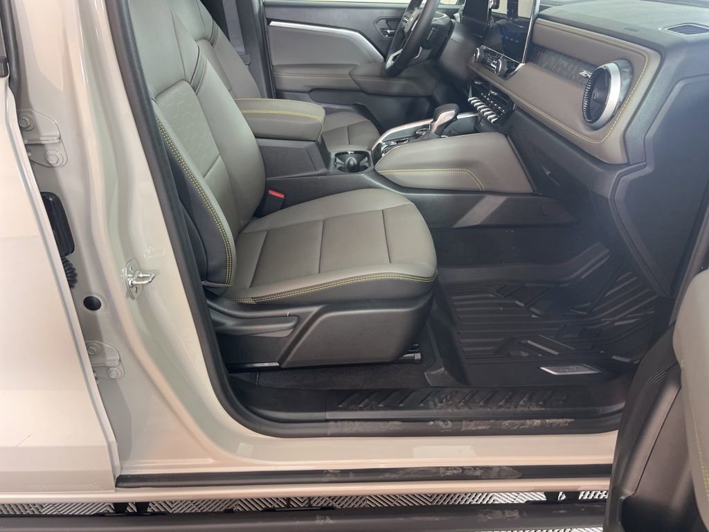 New 2026 Chevrolet Colorado ZR2 w/ Technology Package AWD/4WD image 16