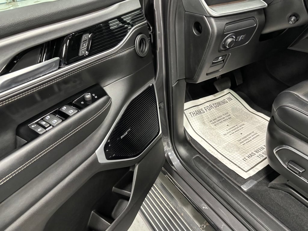 Used 2026 Jeep Grand Wagoneer L Limited AWD/4WD image 9