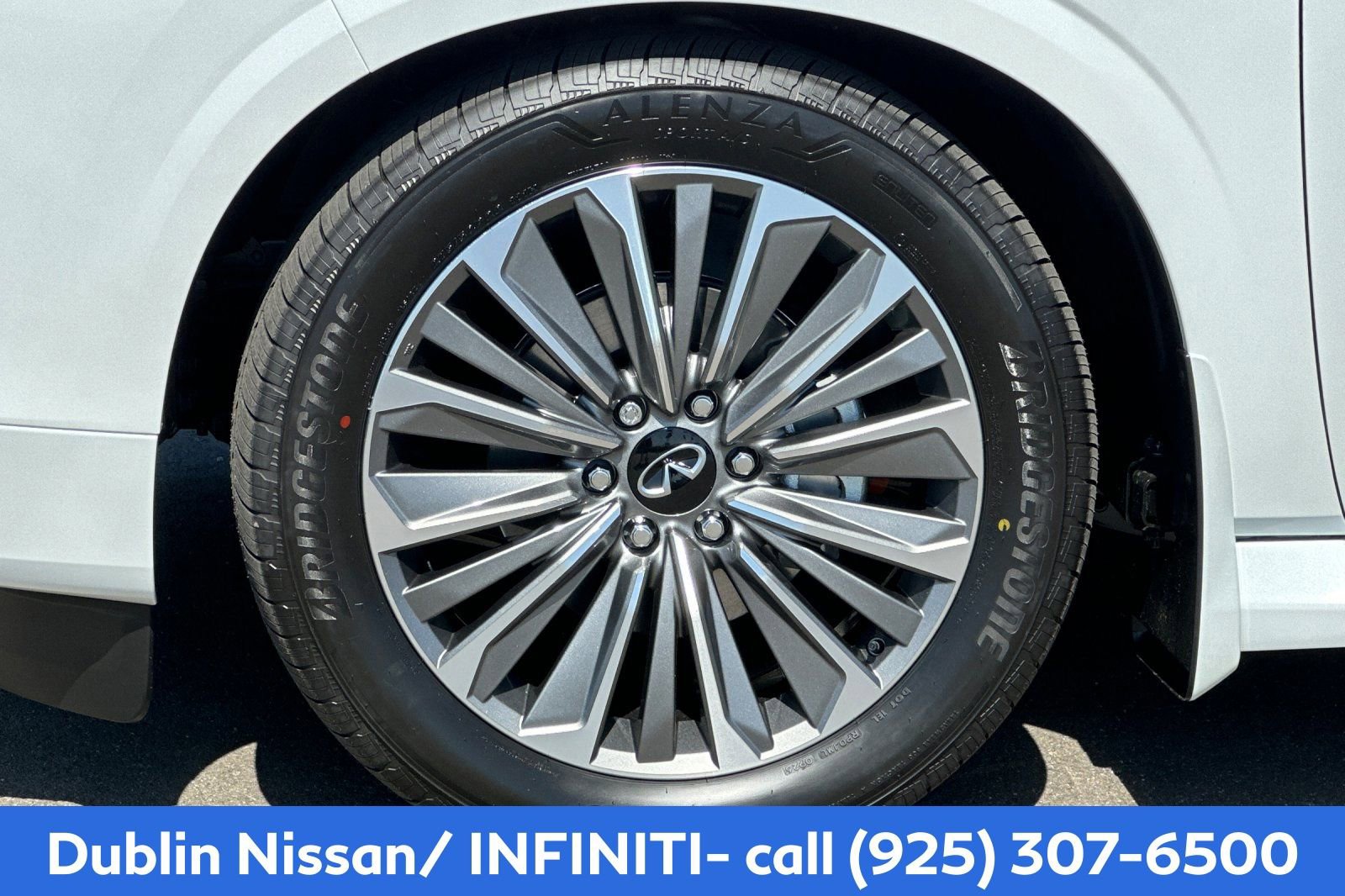 New 2026 INFINITI QX80 Luxe w/ Cargo Package AWD/4WD image 32