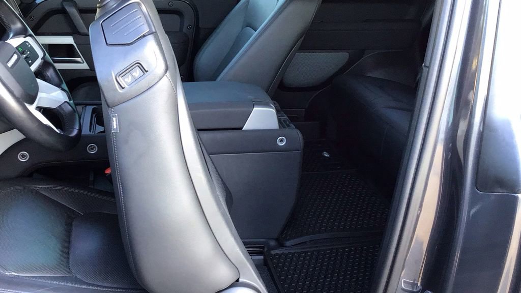 Used 2023 Land Rover Defender 90 SE image 21