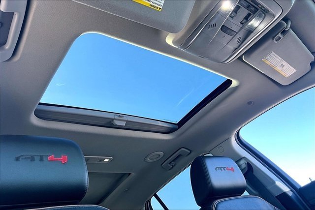 Used 2022 GMC Acadia AT4 w/ Technology Package image 28