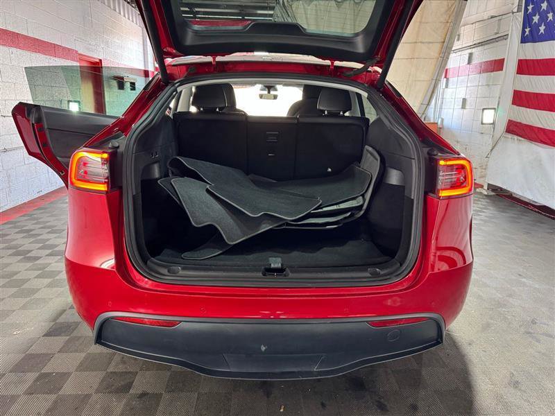 Used 2021 Tesla Model Y Long Range image 12