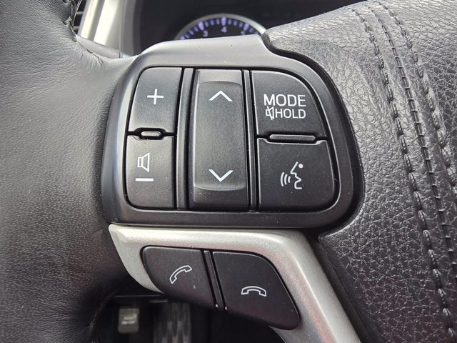 Used 2017 Toyota Highlander Plus AWD/4WD image 22