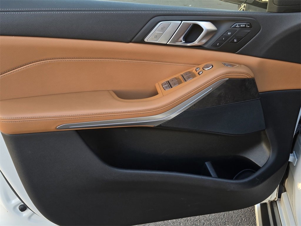 Used 2022 BMW X7 xDrive40i w/ M Sport Package image 10