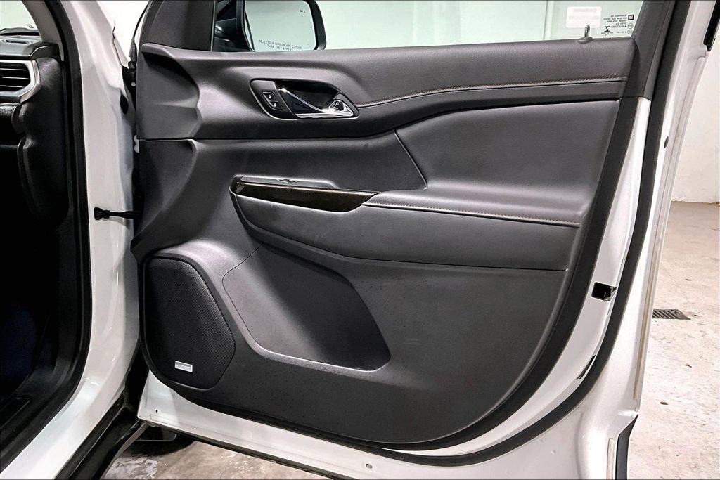 Used 2022 GMC Acadia AT4 w/ Technology Package image 23