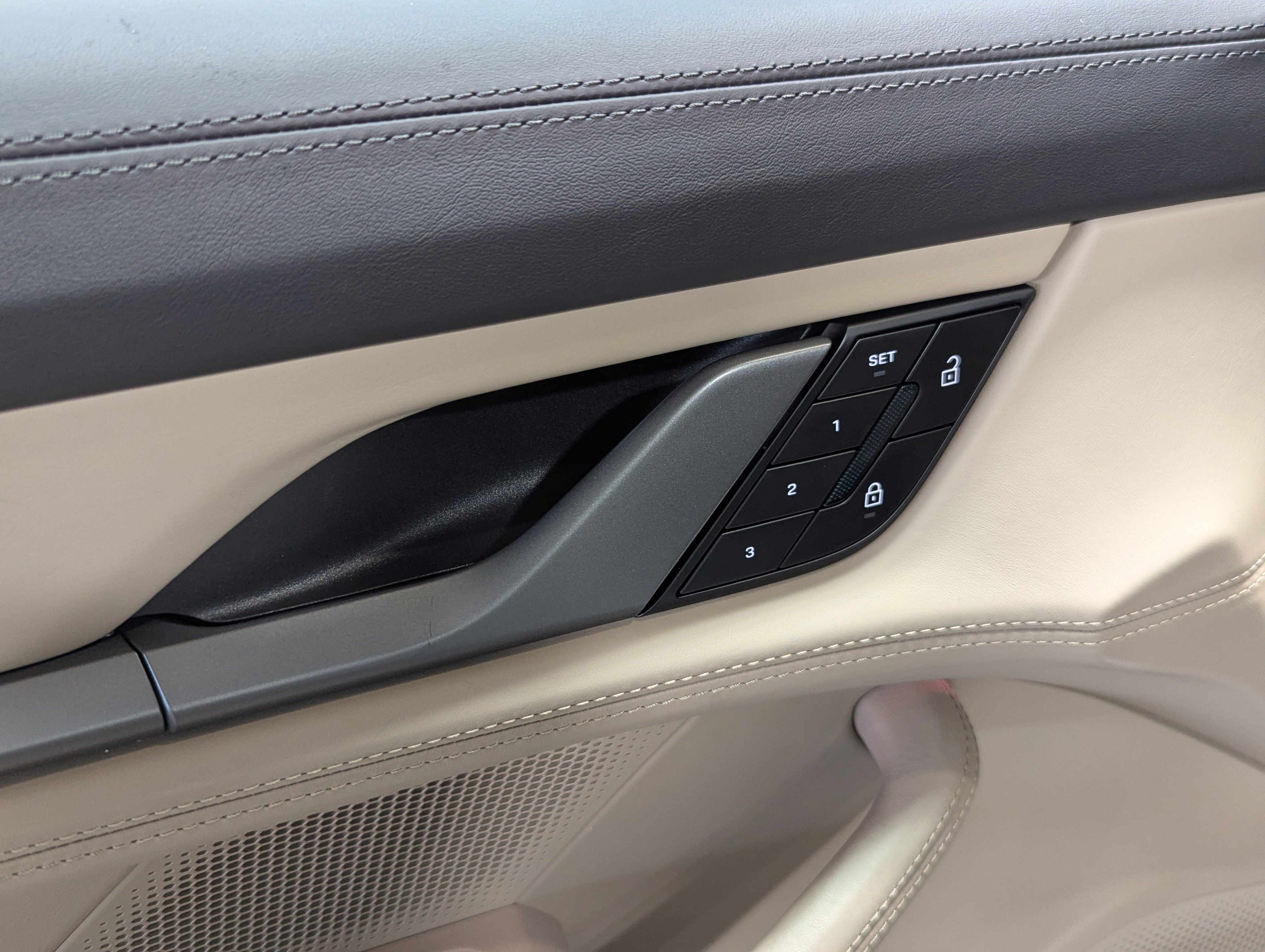 Used 2025 Porsche Taycan image 26