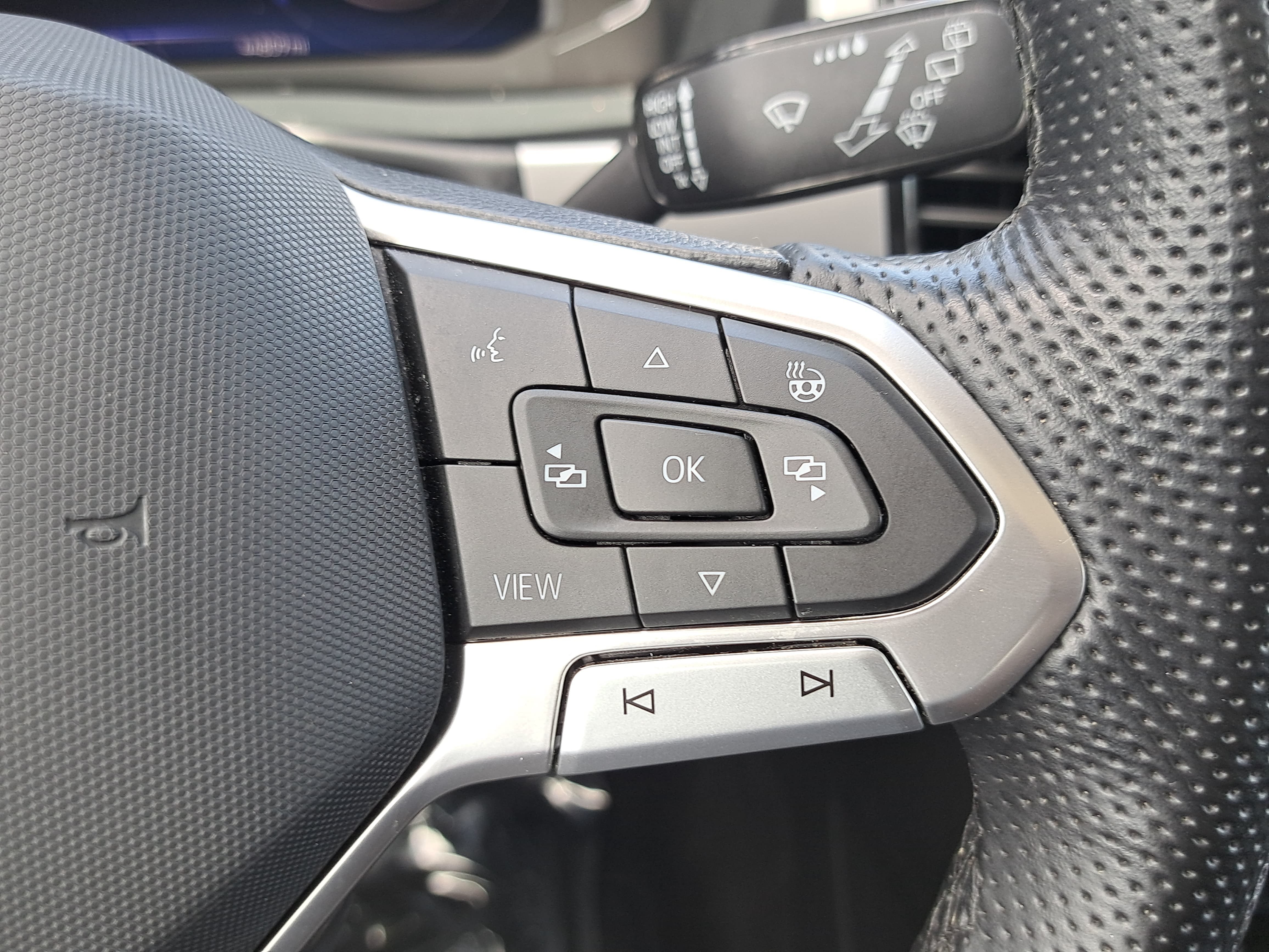 Certified 2022 Volkswagen Atlas SEL R-Line AWD/4WD image 19