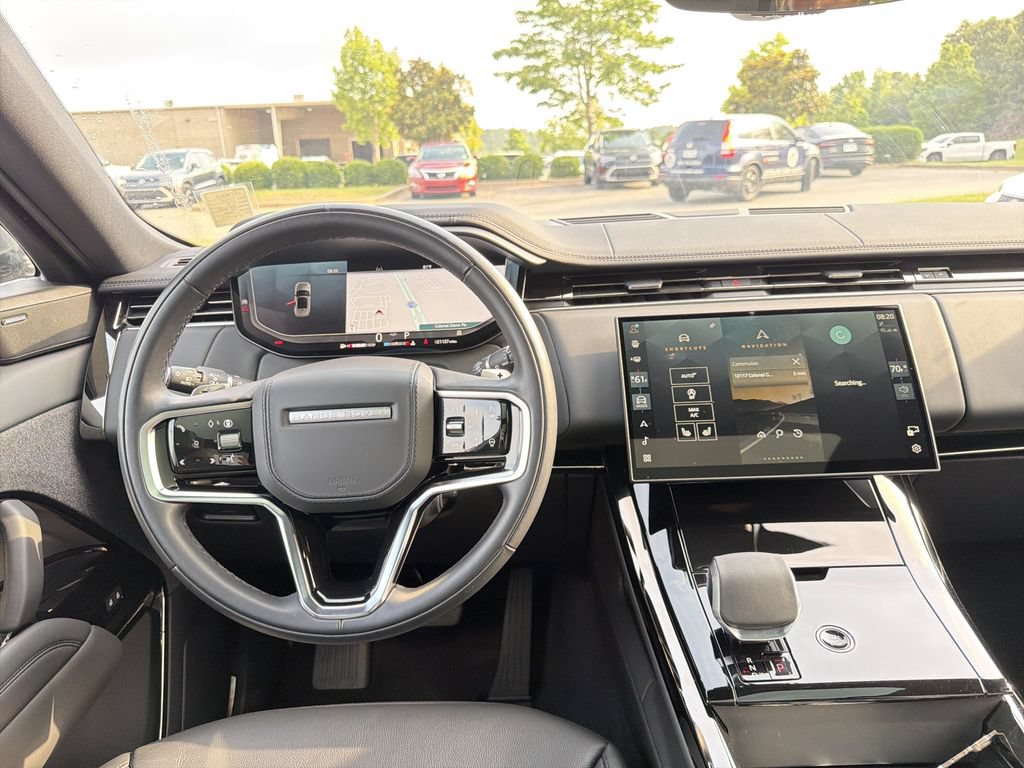 Used 2025 Land Rover Range Rover Sport AWD/4WD image 4