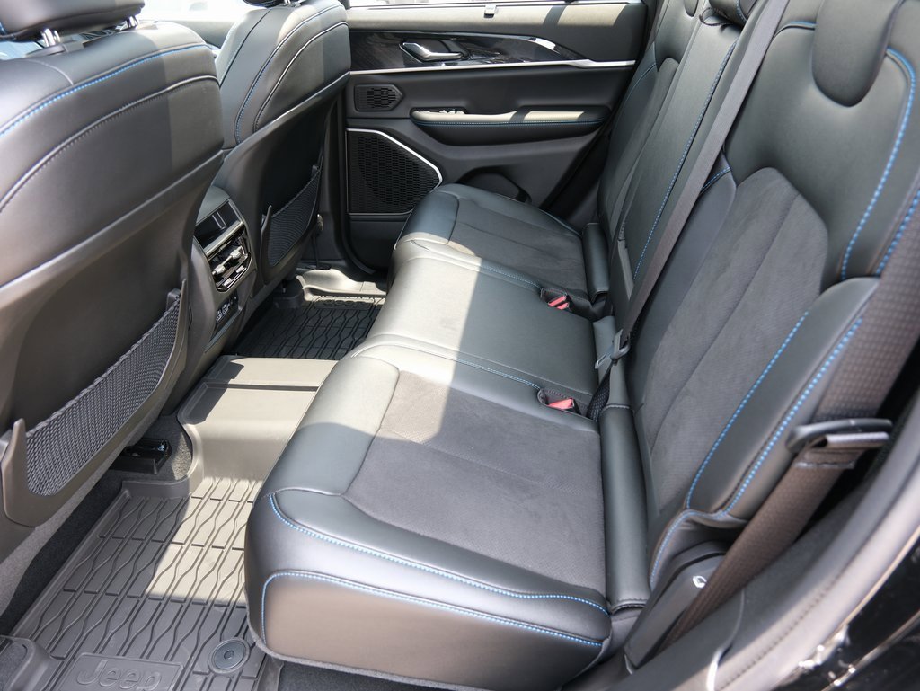 Used 2024 Jeep Grand Cherokee Trailhawk w/ Luxury Tech Group III image 36