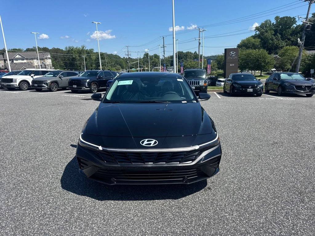 New 2026 Hyundai Elantra SE FWD image 3
