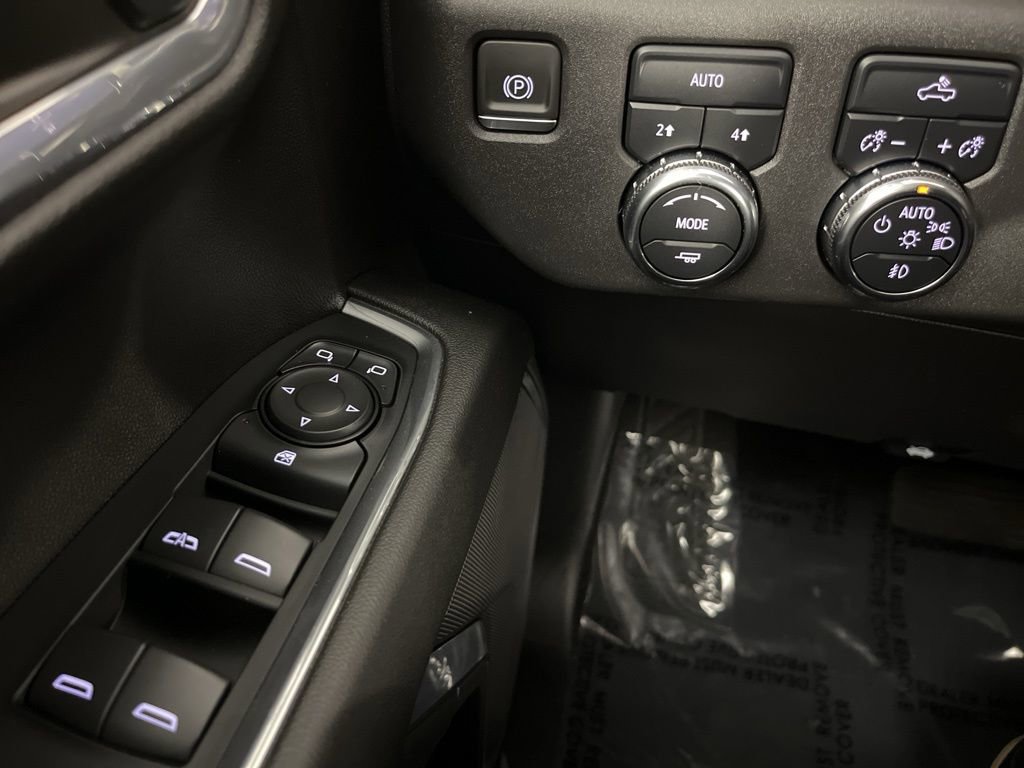 Used 2024 GMC Sierra 1500 Elevation image 25