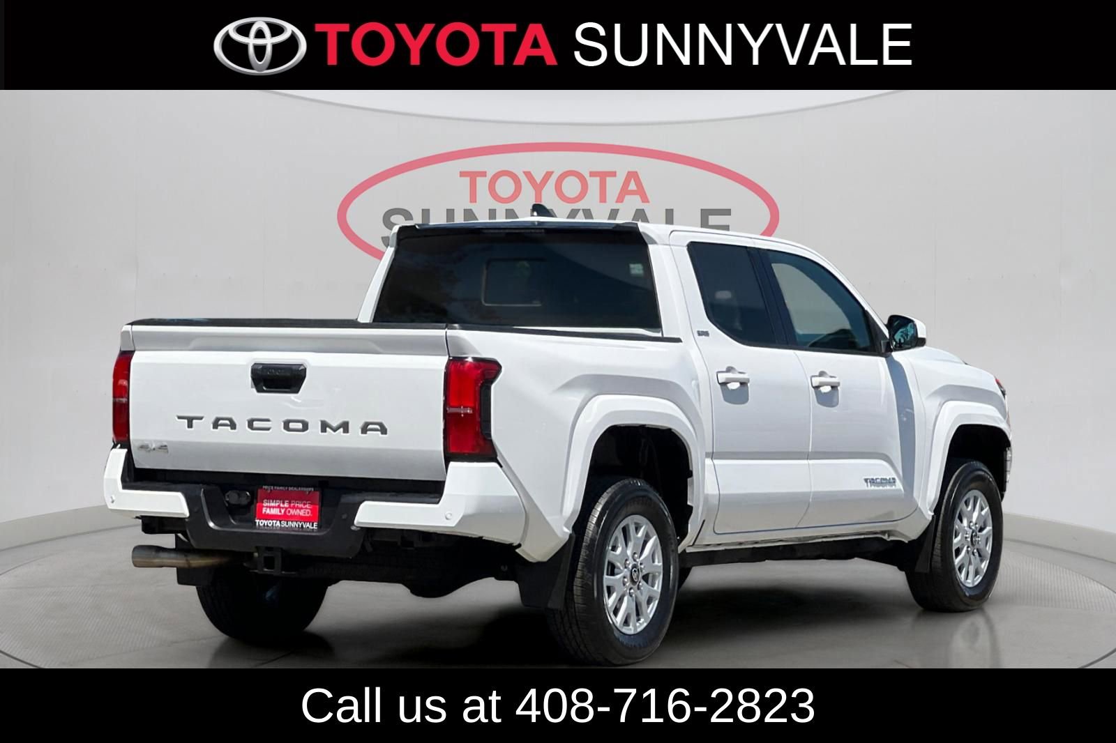 Used 2024 Toyota Tacoma SR5 AWD/4WD image 4