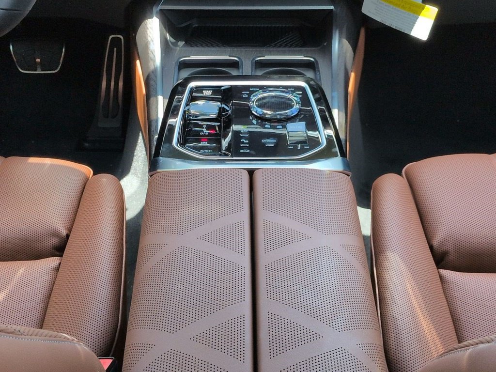 New 2026 BMW 750e xDrive AWD/4WD image 18