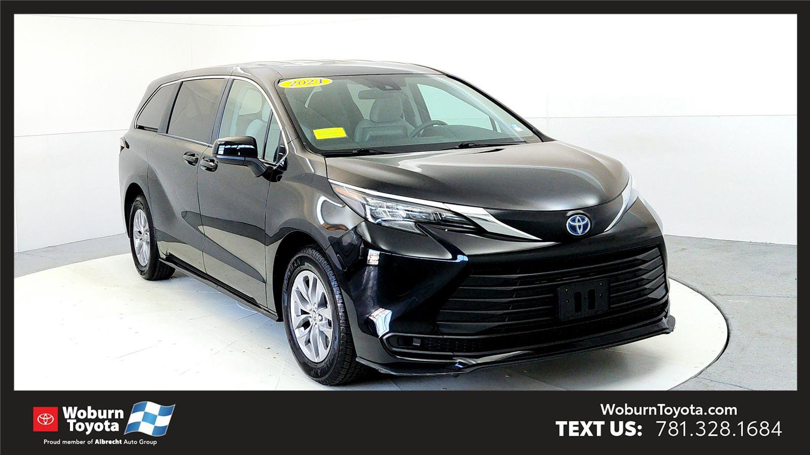 Certified 2024 Toyota Sienna LE image 1