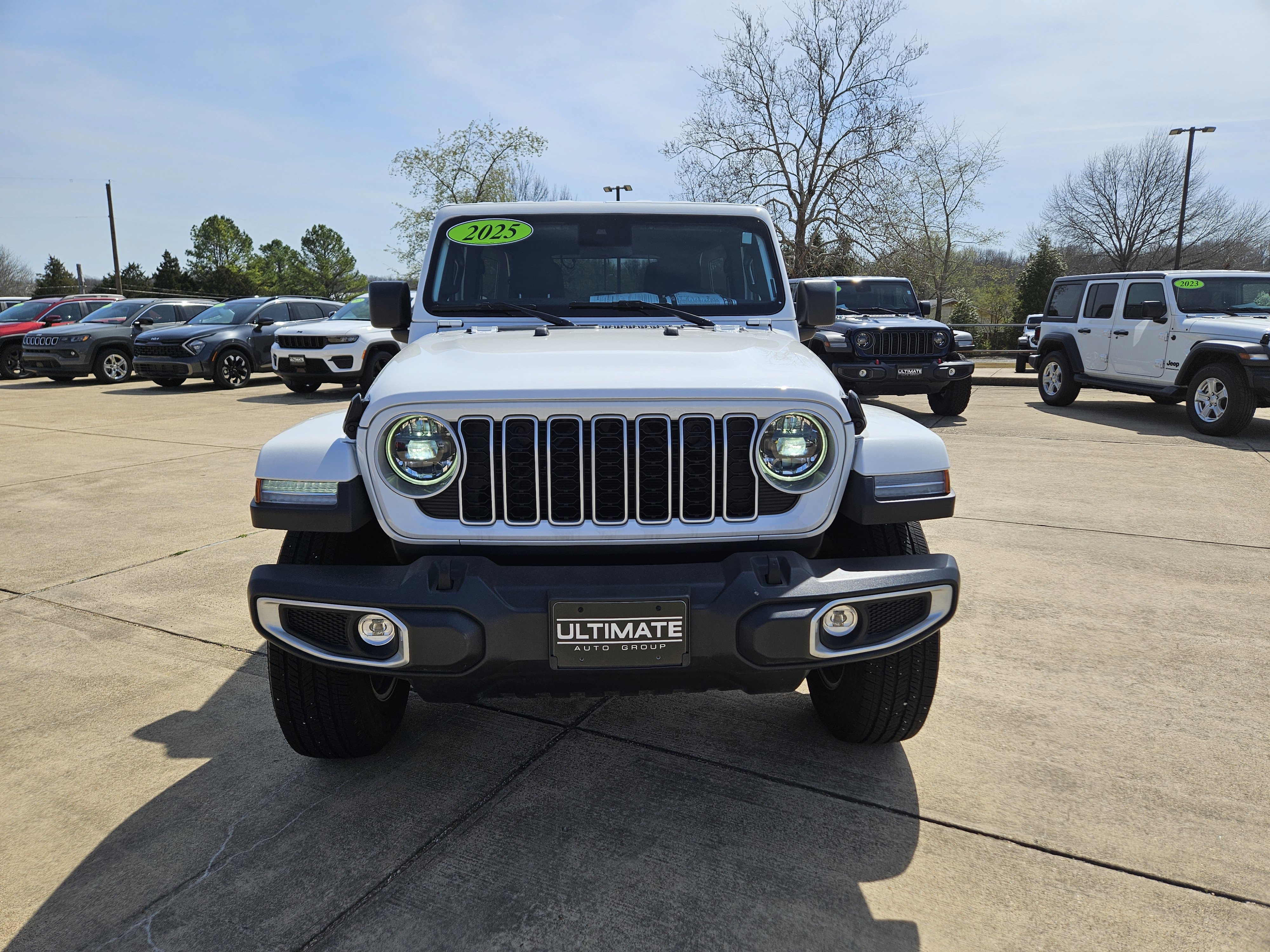 Used 2025 Jeep Wrangler Unlimited Sahara AWD/4WD image 9