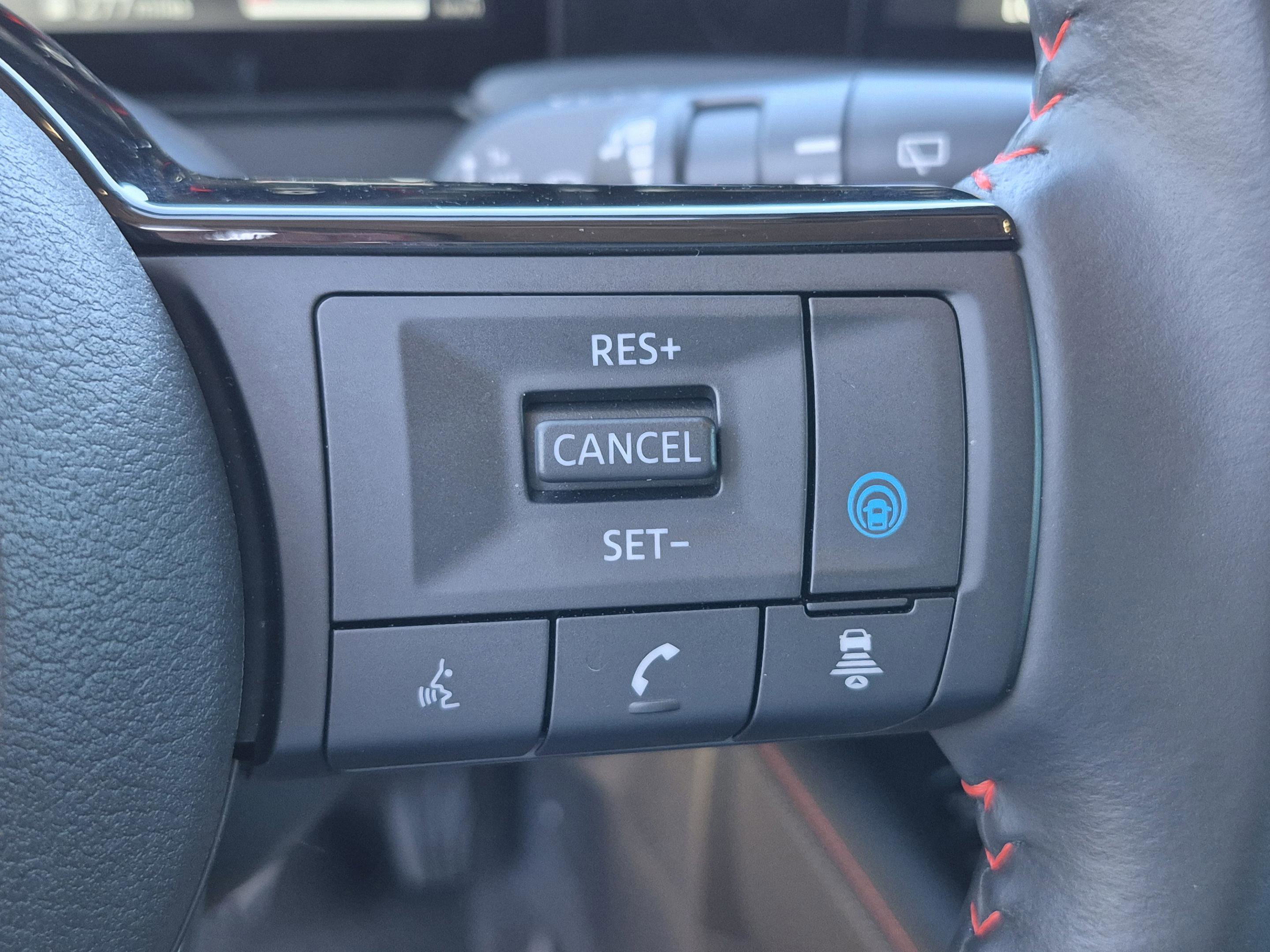 Certified 2025 Nissan Kicks SR FWD image 32