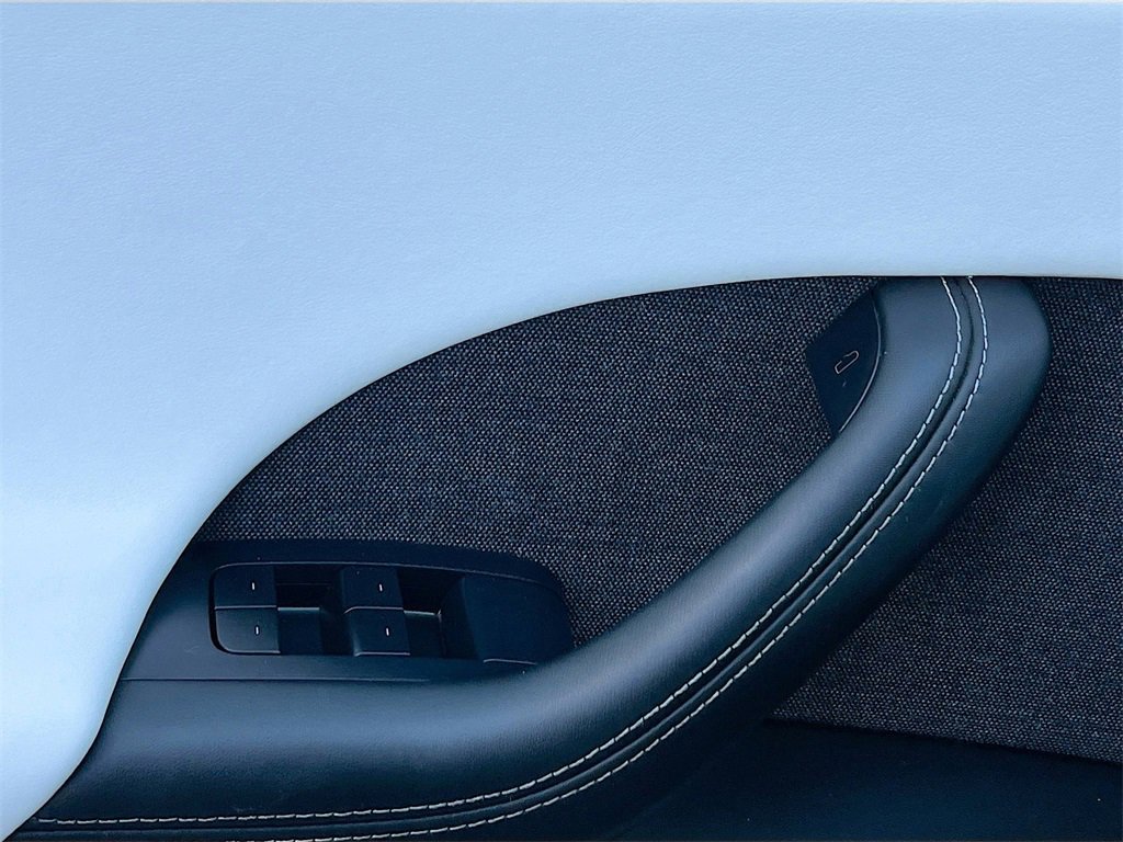 Used 2022 Tesla Model X image 17