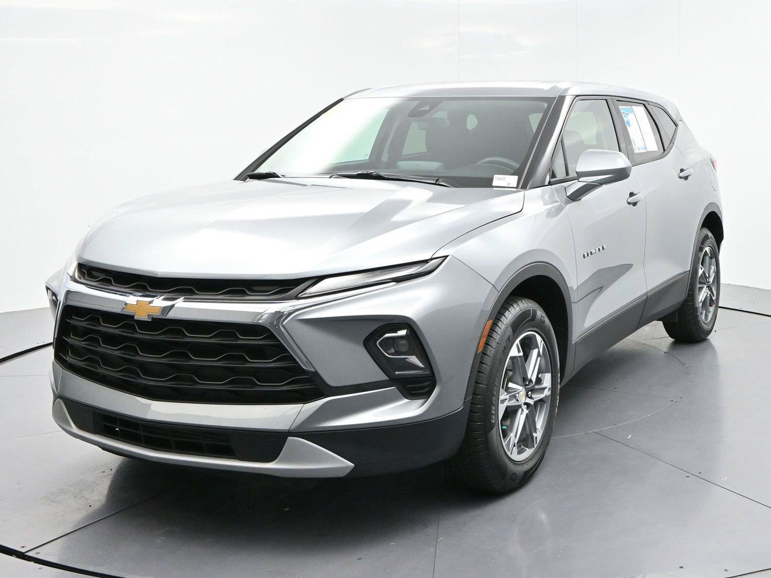Used 2025 Chevrolet Blazer LT AWD/4WD image 3