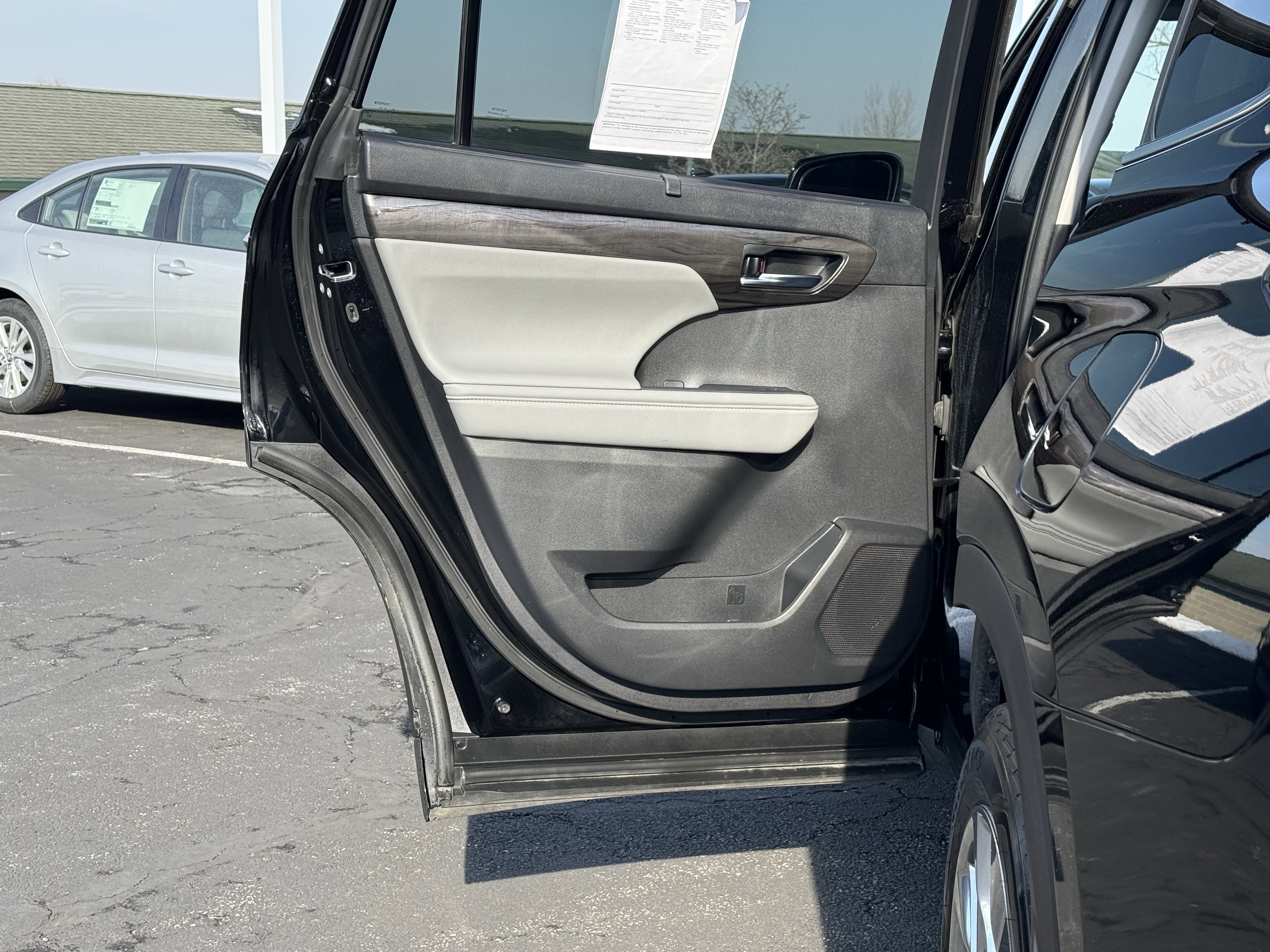 Used 2023 Toyota Highlander Limited image 21