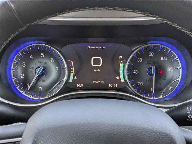 Used 2023 Chrysler Pacifica Touring-L FWD video 3