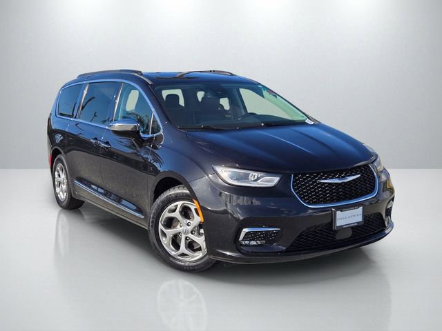 Used 2023 Chrysler Pacifica Limited image 1