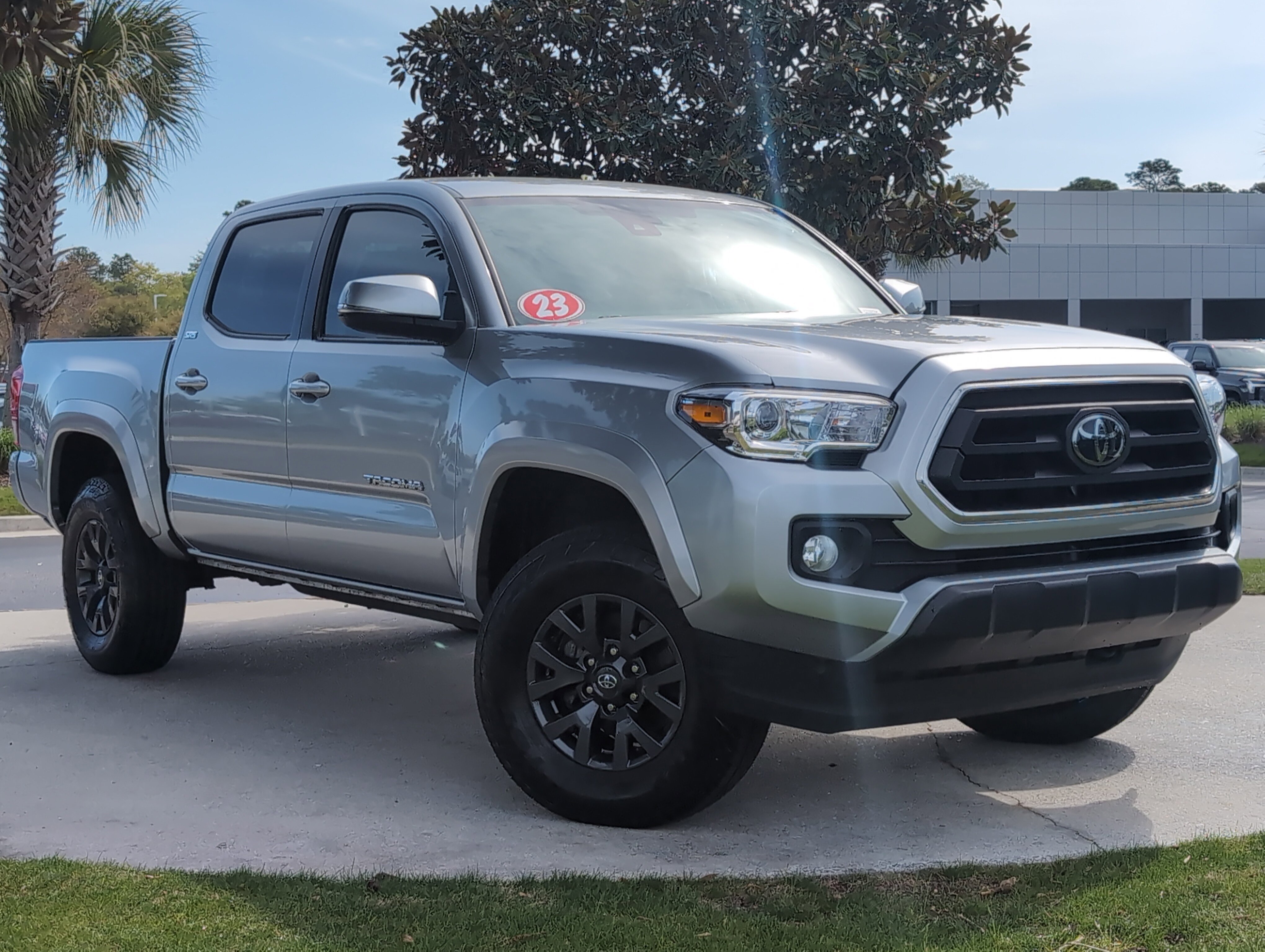 Certified 2023 Toyota Tacoma SR5 AWD/4WD image 2