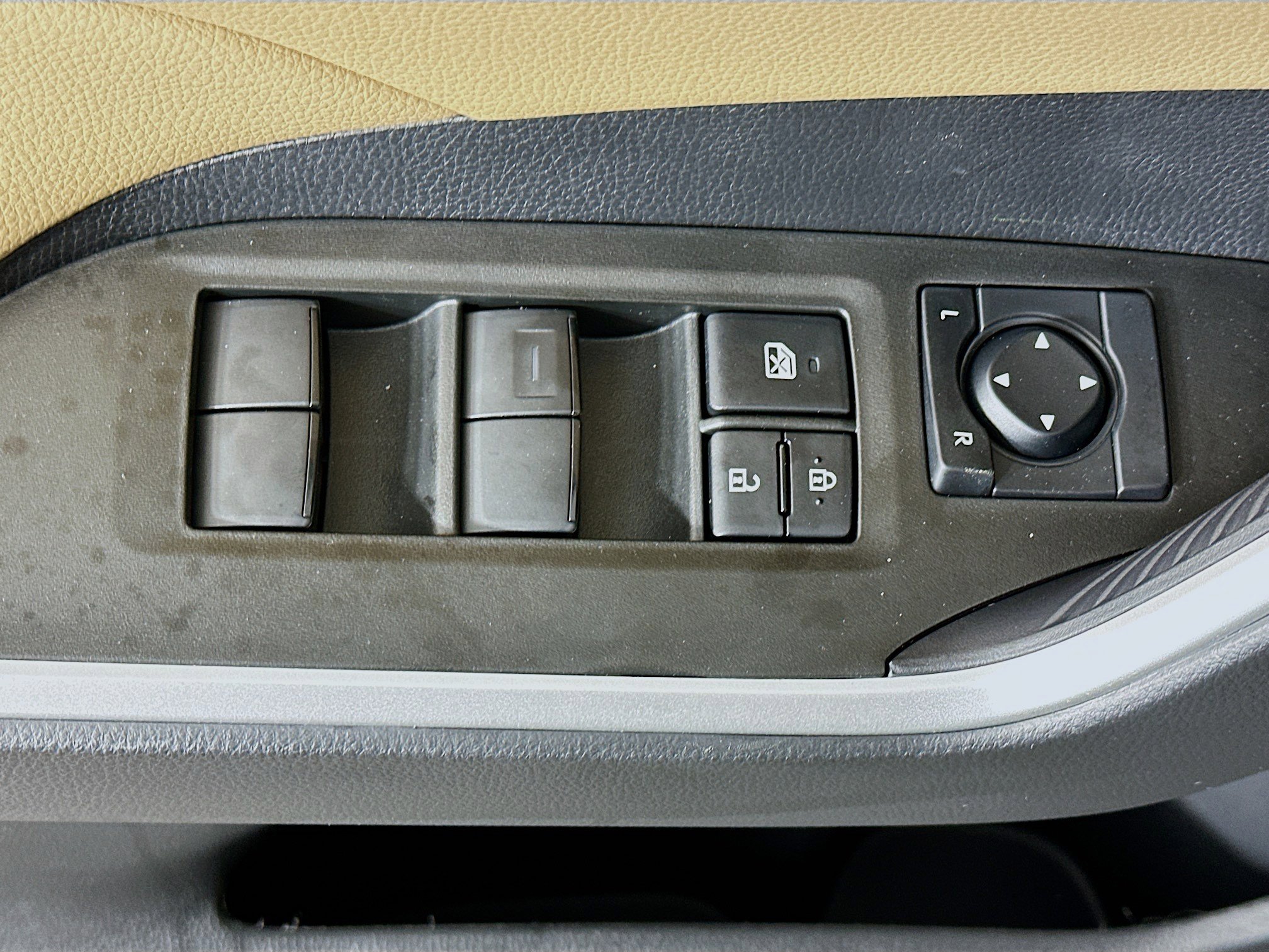 Used 2025 Toyota RAV4 LE image 15