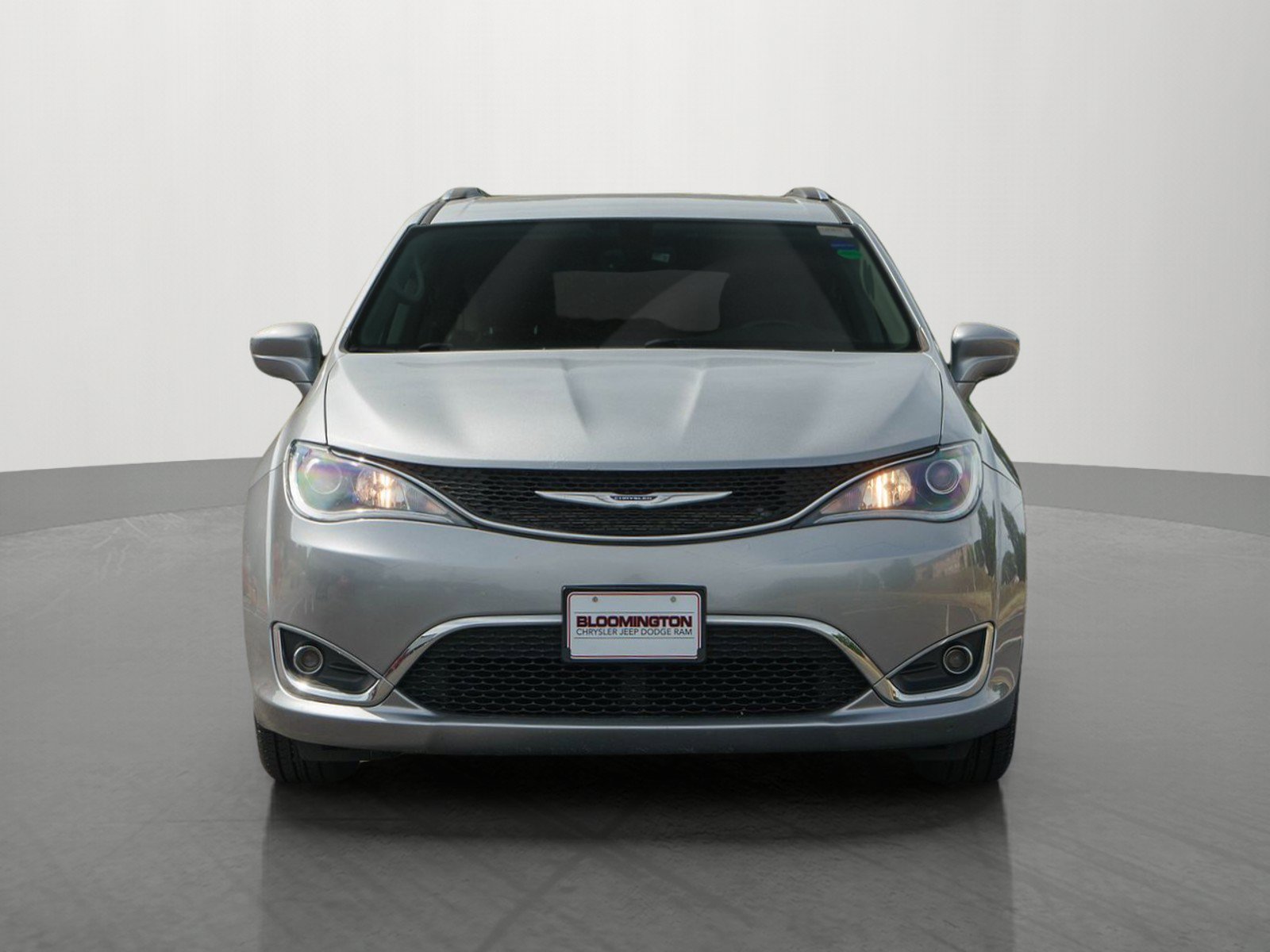 Used 2019 Chrysler Pacifica Touring-L FWD image 2