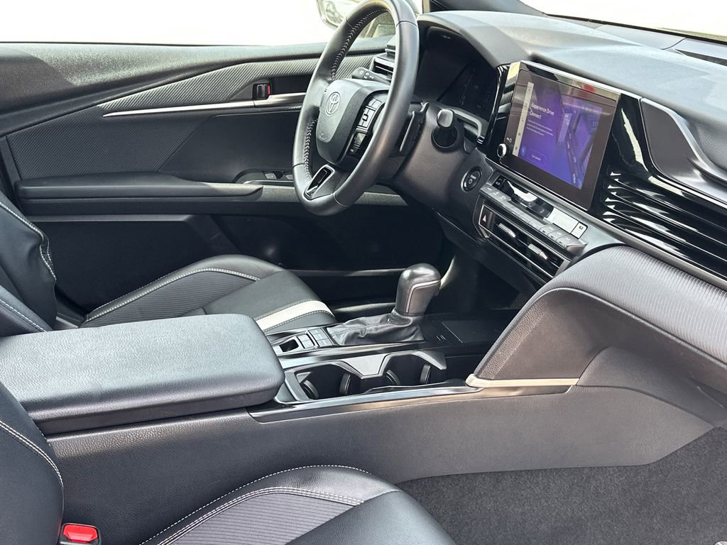 Used 2025 Toyota Camry SE image 11