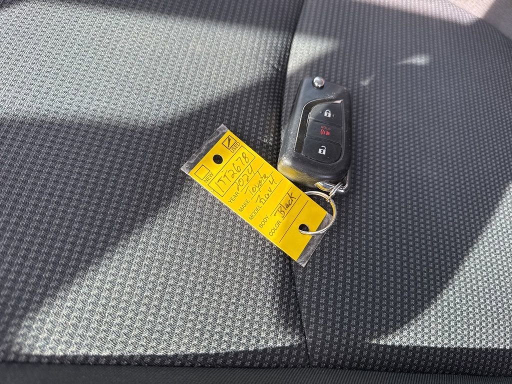 Used 2024 Toyota RAV4 LE image 31