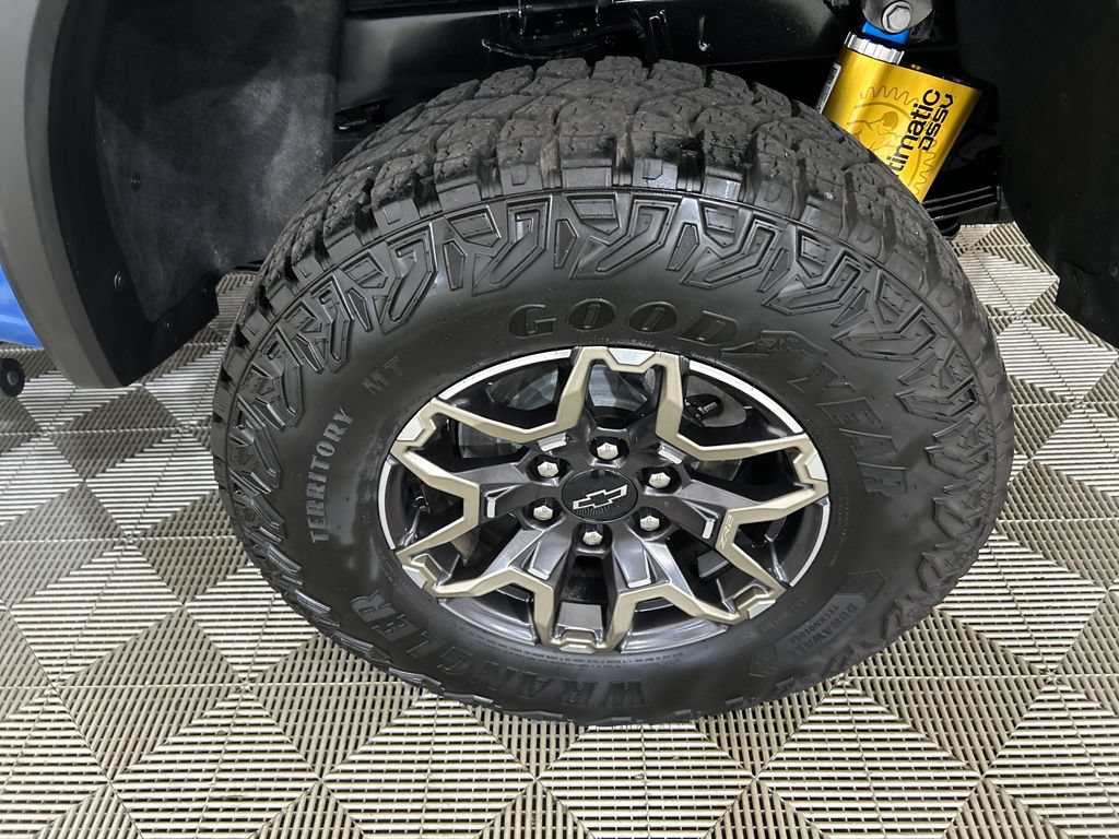 Used 2025 Chevrolet Colorado ZR2 w/ Technology Package AWD/4WD image 11
